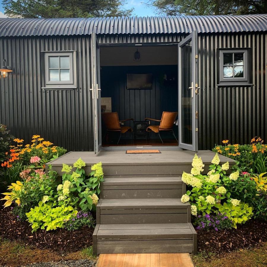 Shepherds Huts At Ballyness Farm Lodge *