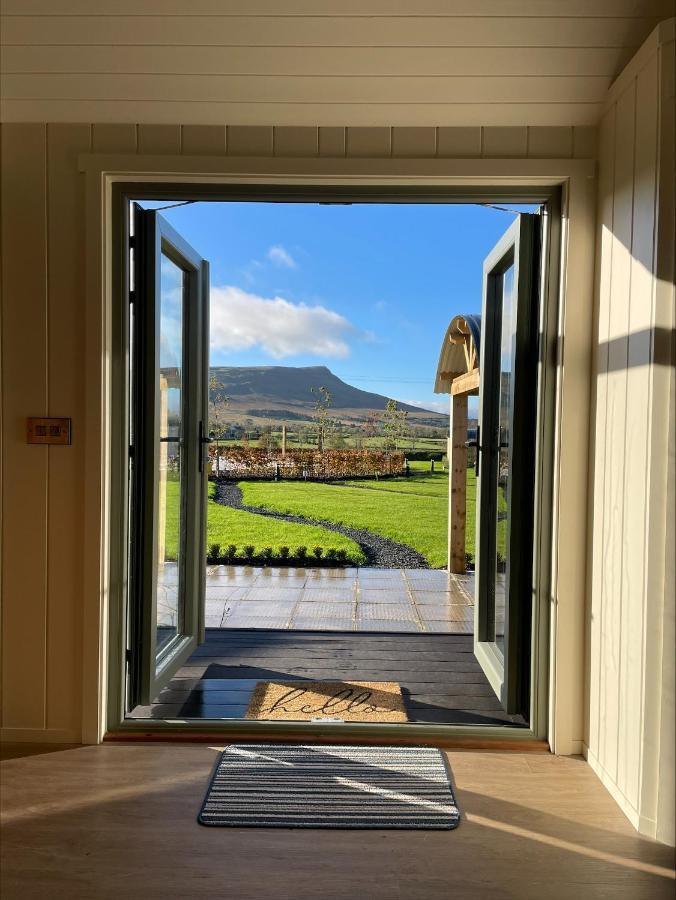 Shepherds Huts At Ballyness Farm Lodge *